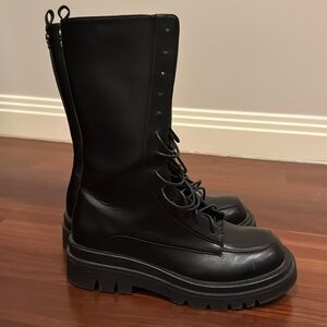 Le Fenme black lace up leather boots. Size 41 great condition